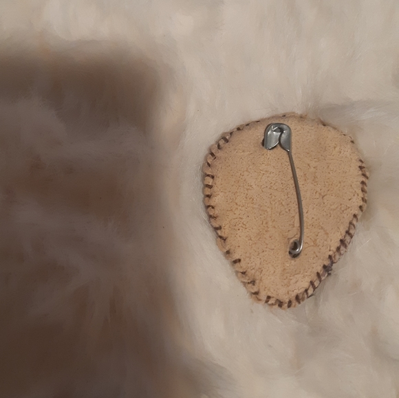 Alian button - Picture 2 of 2